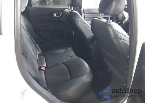 2025 Jeep Compass Latitude 4X4 z USA, uszkodzony, nr VIN 3C4NJDBN8ST586228